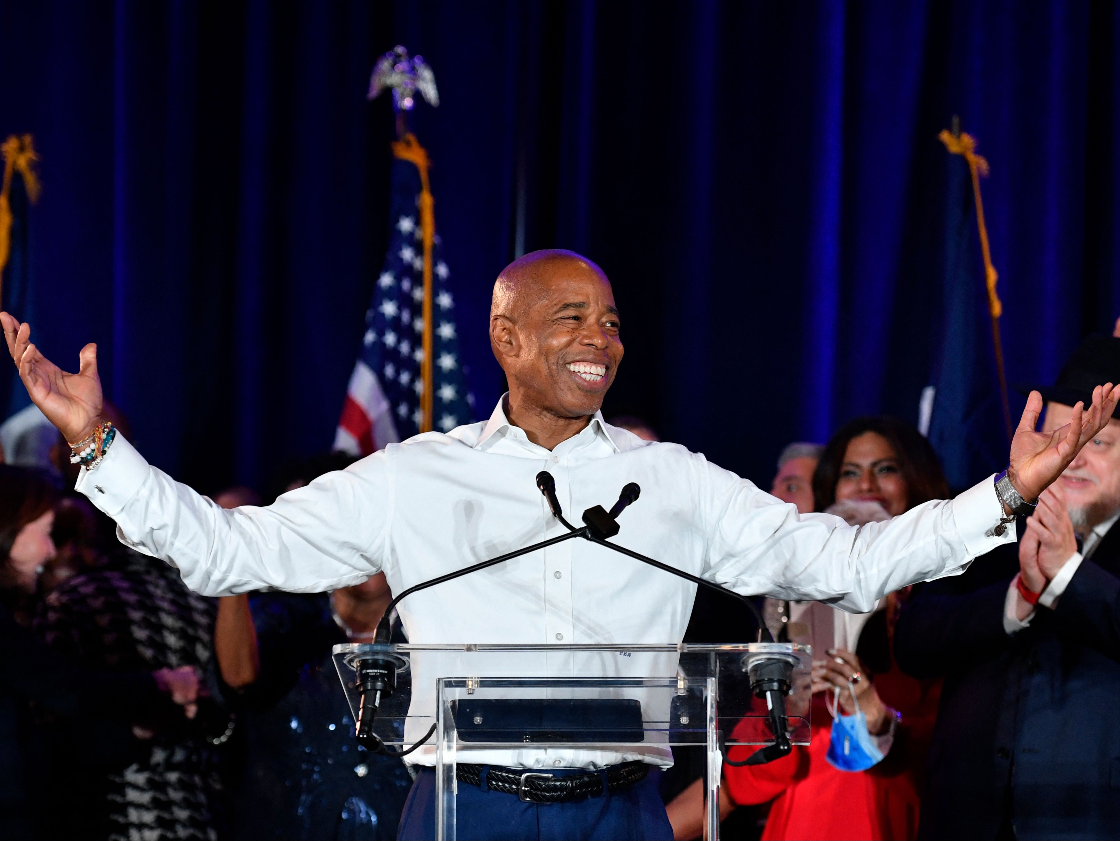 Eric Adams promete tomar los primeros tres cheques de pago como alcalde de Nueva York en Bitcoin