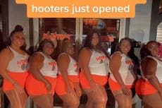 Mujeres de talla grande con uniformes de Hooters provocan debate tras video viral en TikTok
