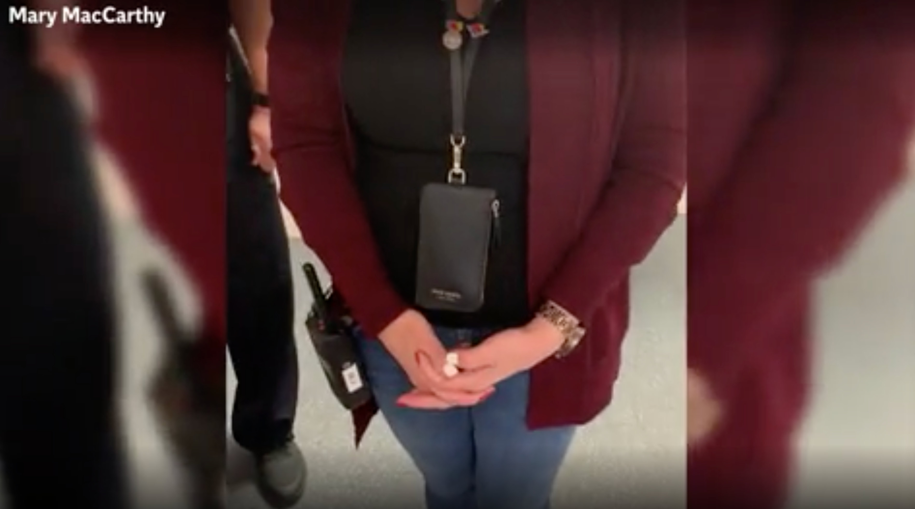 Impactante vídeo muestra cuando la policía llama a la madre acusada de secuestrar a su hija birracial