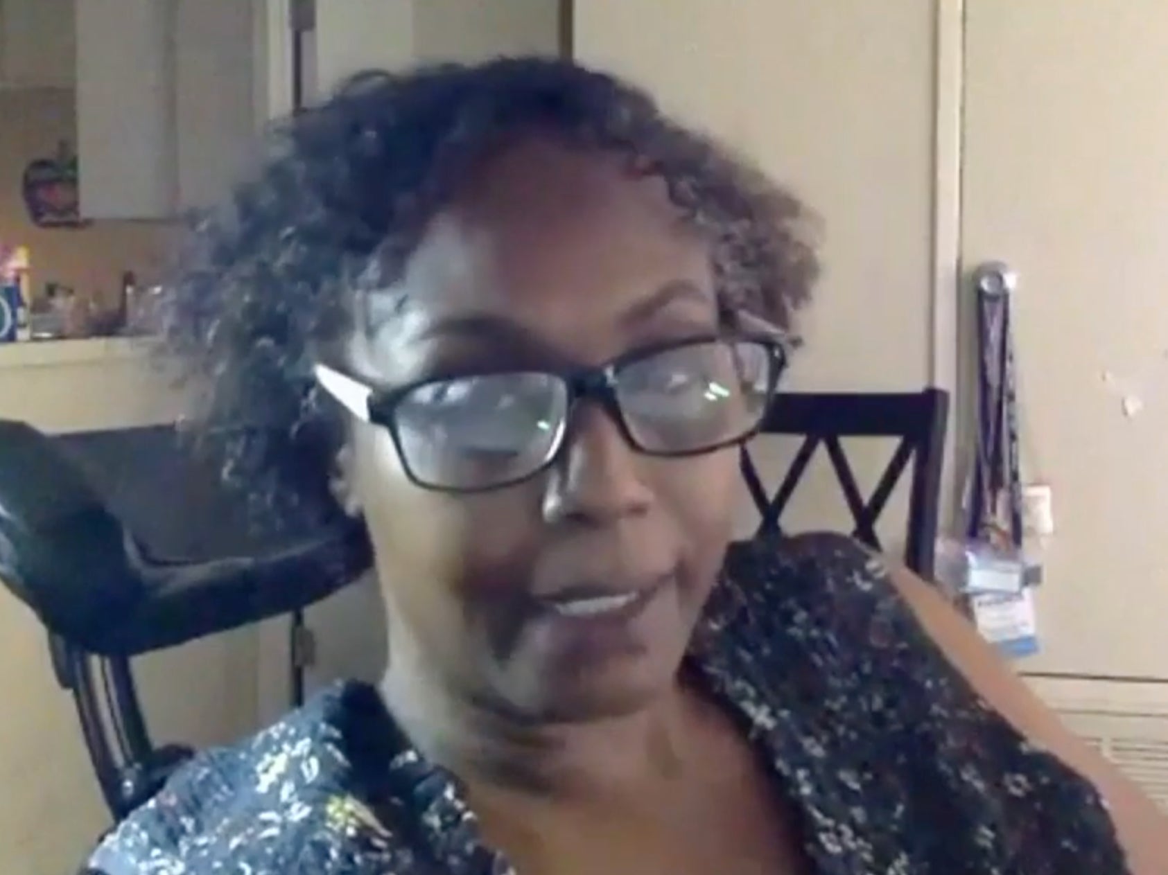 Activista con discapacidad muere luego de que United Airlines destruyera su silla de ruedas personalizada