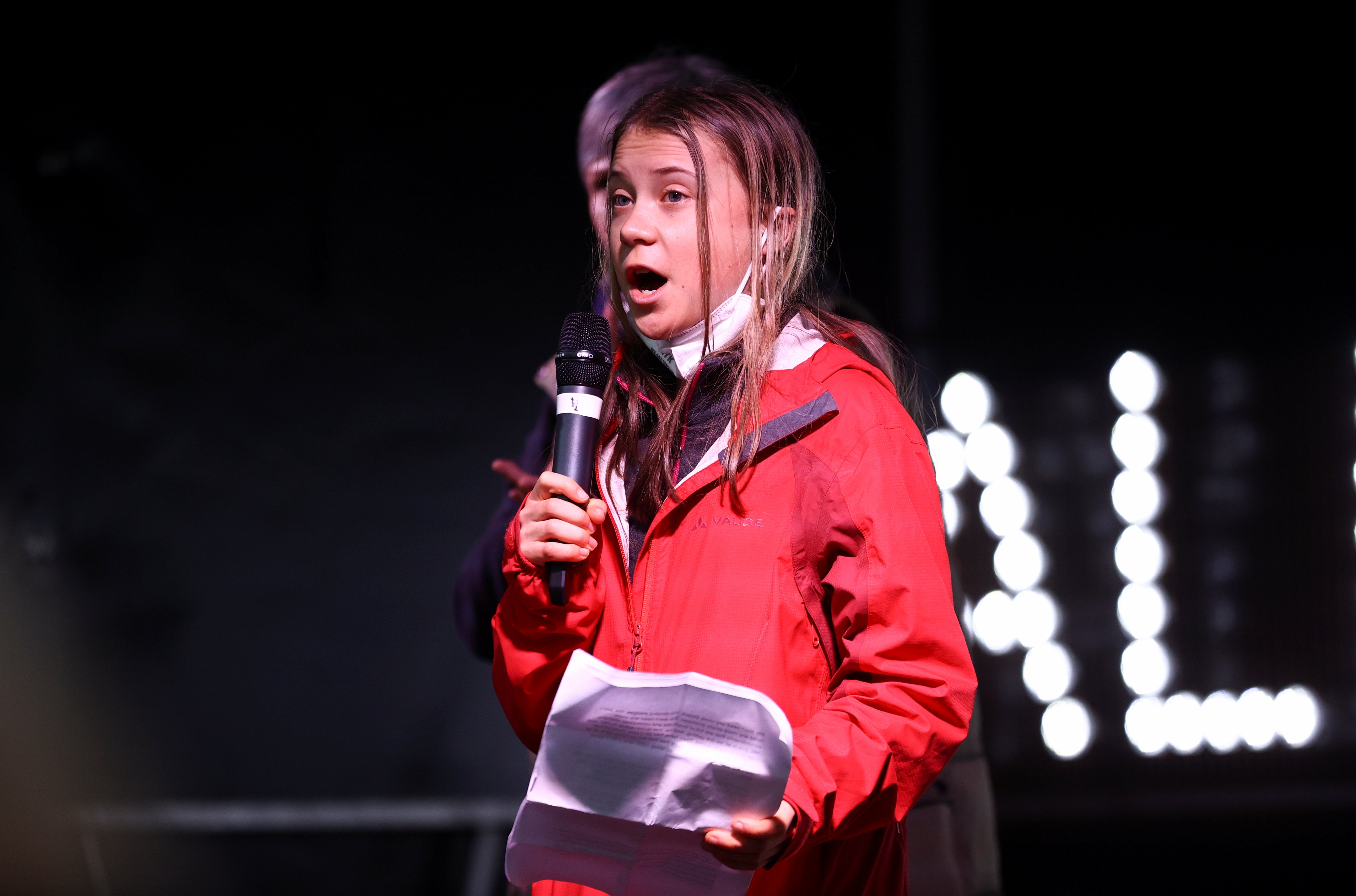 Greta Thunberg critica la Cop26 en protesta de 25 mil jóvenes en Glasgow