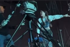 ‘¡Hay alguien muerto ahí dentro!’: Los vídeos muestran a los asistentes del Astroworld pidiendo ayuda
