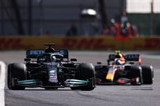 Lewis Hamilton batalla contra Sergio Pérez por el podio en el Gran Premio de México