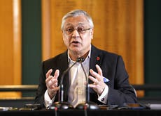 Azeem Rafiq: Presidente de New Yorkshire se disculpa por manejo de acusaciones de racismo