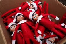 Juez de Georgia ordena prohibir de broma el “Elfo en el estante” como regalo navideño para padres cansados