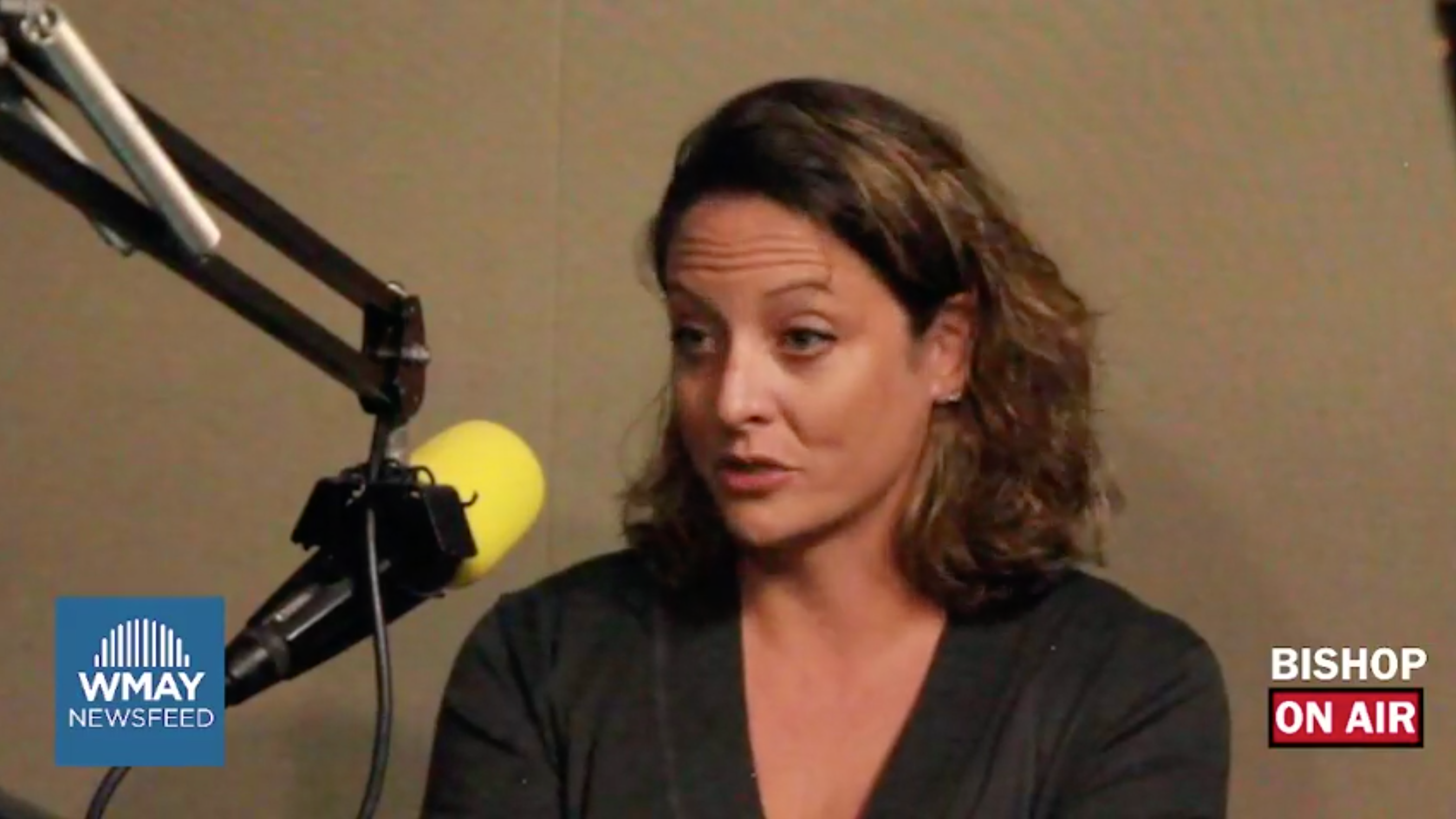 Illinois: Maestra que desafió el mandato de COVID demuestra que está vacunada