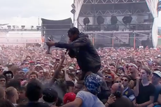 Resurge video de Travis Scott animando a fans a golpear a hombre que intentó robarle un zapato