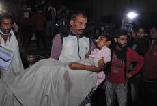 Mueren 4 bebés, 36 rescatados en incendio en hospital indio