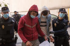 España retiene a 12 sospechosos de fingir una emergencia en un vuelo para intentar entrar en Europa