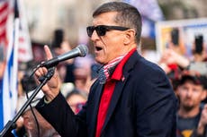 Demócrata pide al Pentágono que despoje a Michael Flynn de su pensión por “traidor”