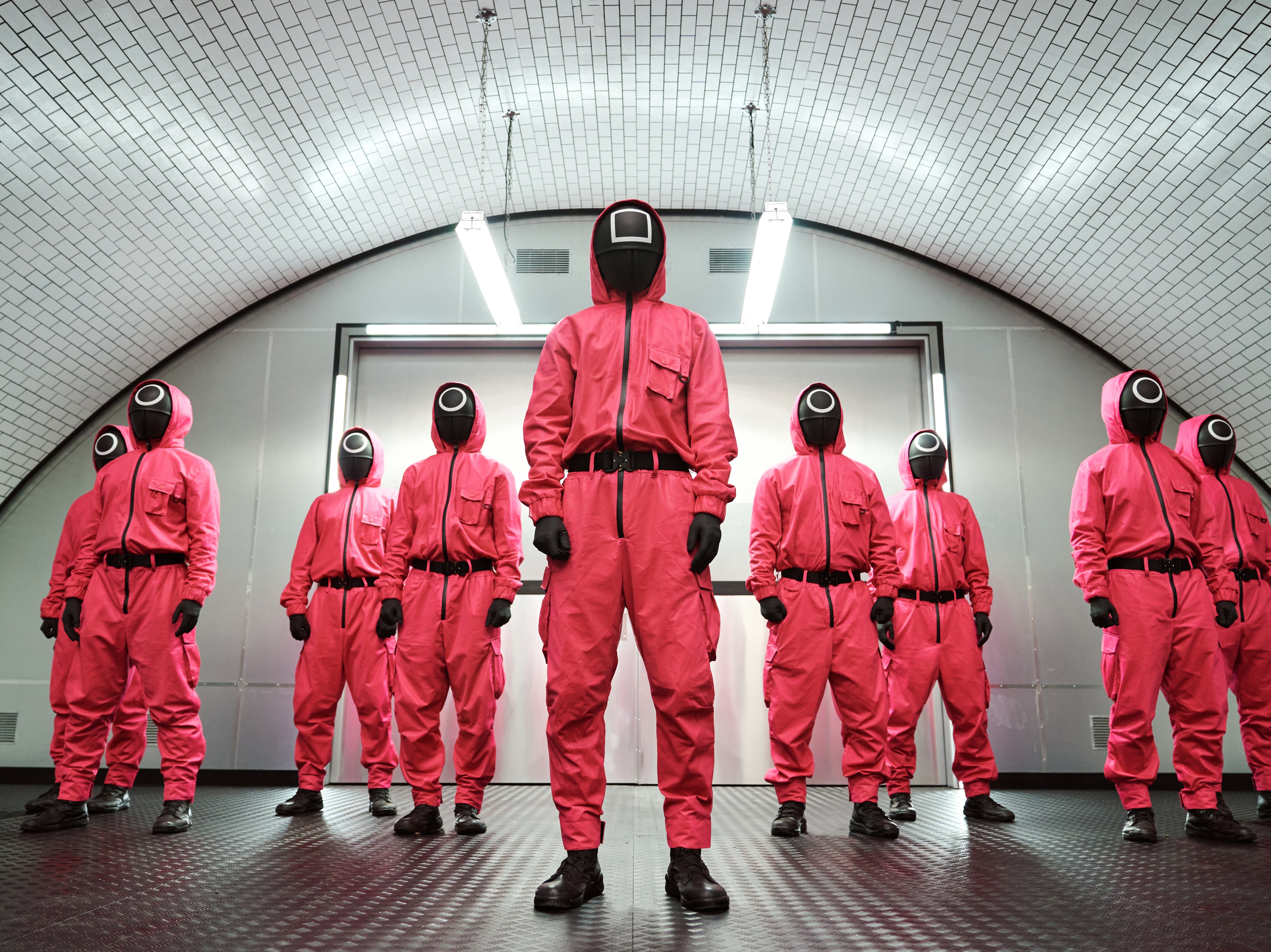 Creador de Squid Game habla sobre la seguridad de las armas tras tiroteo de Alec Baldwin