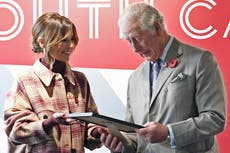 Príncipe Charles y Cheryl se reúnen con jóvenes que el Prince’s Trust ayudó