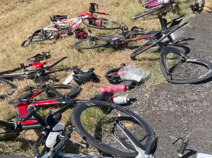 Adolescente que atropelló a ciclistas en Texas enfrenta cargos por delito grave, cuando según informes intentaba cubrirlos con humo del escape de su vehículo