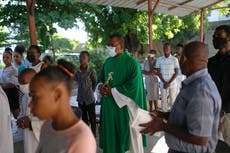 Cura sobrevive a secuestro en Haití, relata su experiencia