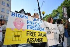 Prometida de Julian Assange “consternada” por esfuerzos de Biden y Trump para extraditarlo a EEUU