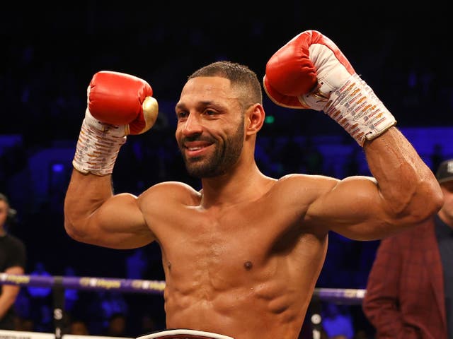 Kell Brook celebra su victoria sobre Mark DeLuca