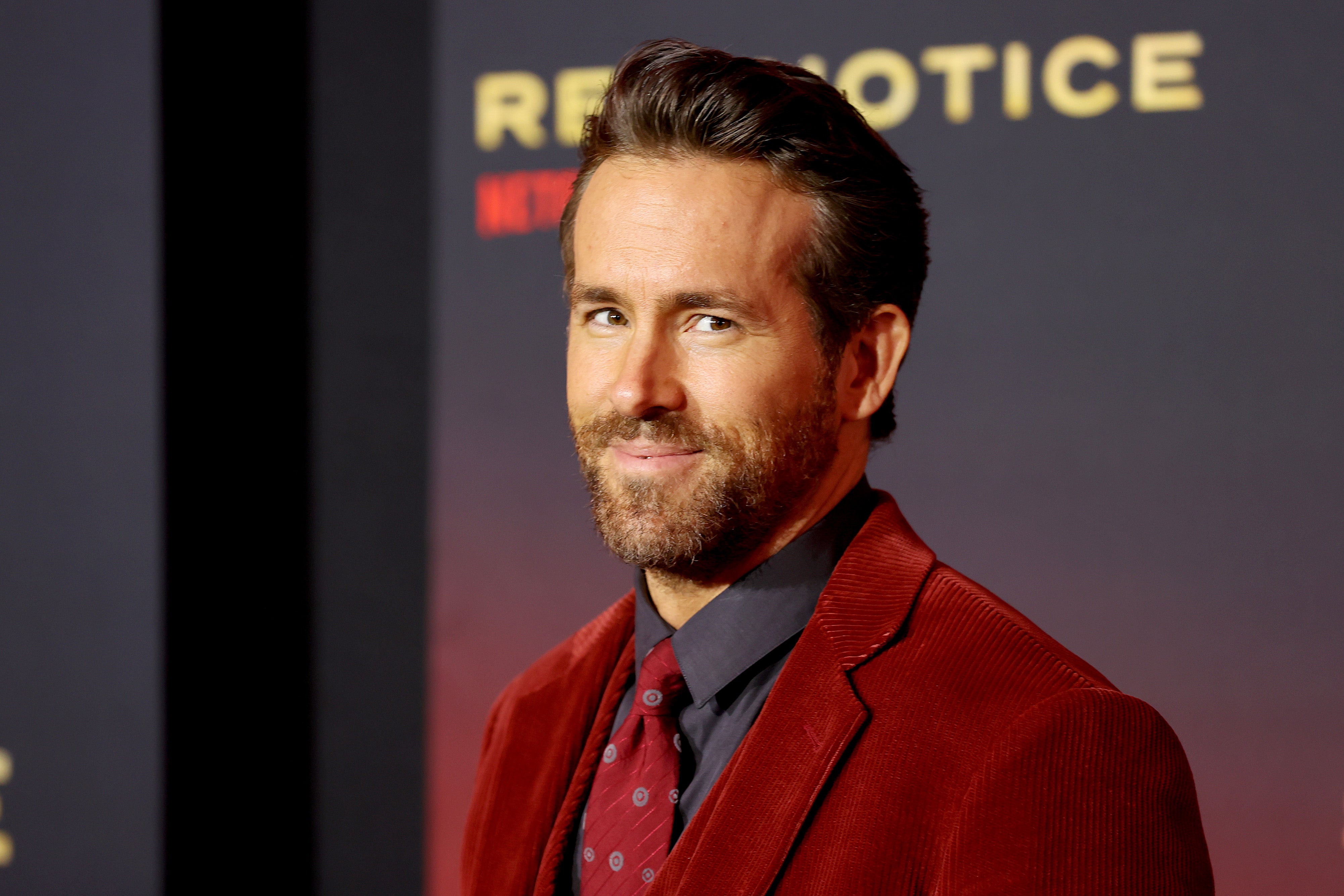 Ryan Reynolds bromea que el título de hombre más sexy se “desperdició” con Paul Rudd