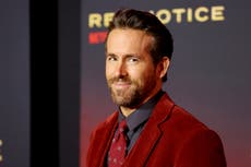Ryan Reynolds bromea que el título de hombre más sexy se “desperdició” con Paul Rudd