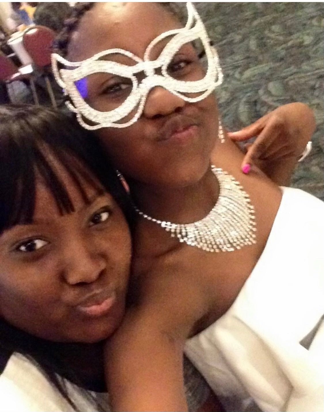 Jaya, derecha, amaba usar atuendos de lentejuelas, dice Nyisha Beemon
