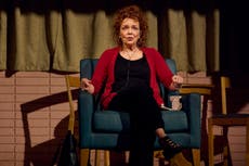 Estuvo secuestrada y sufrió abusos durante cinco meses. Ahora su hijo cuenta su historia en Broadway