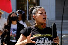 Policía: jóvenes movidos por odio racial atacan a líder BLM