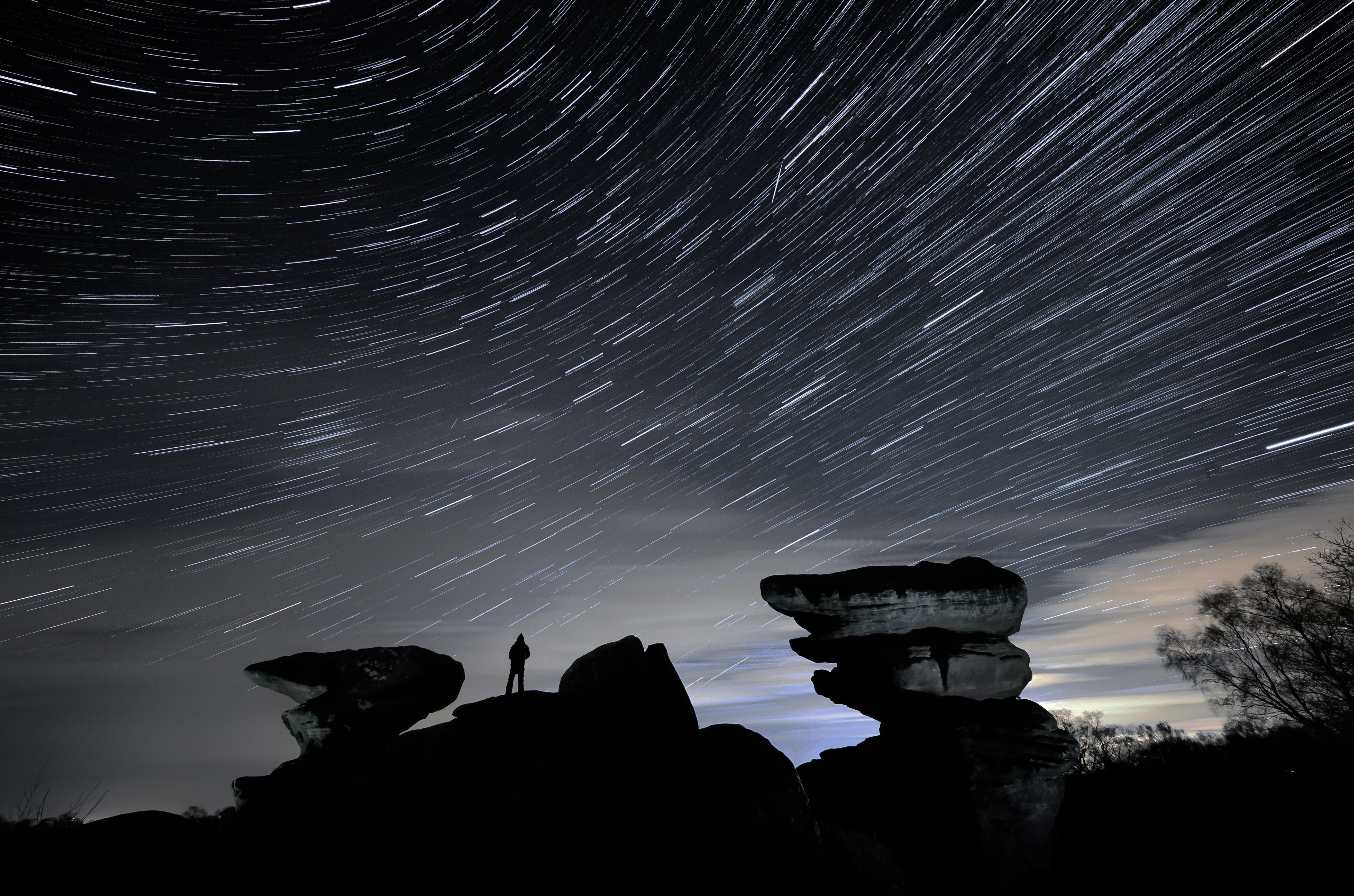Lluvia de meteoros Leónidas: Estrellas fugaces aparecerán en el cielo nocturno esta noche a medida que la Tierra se mueve a través de los restos de cometas