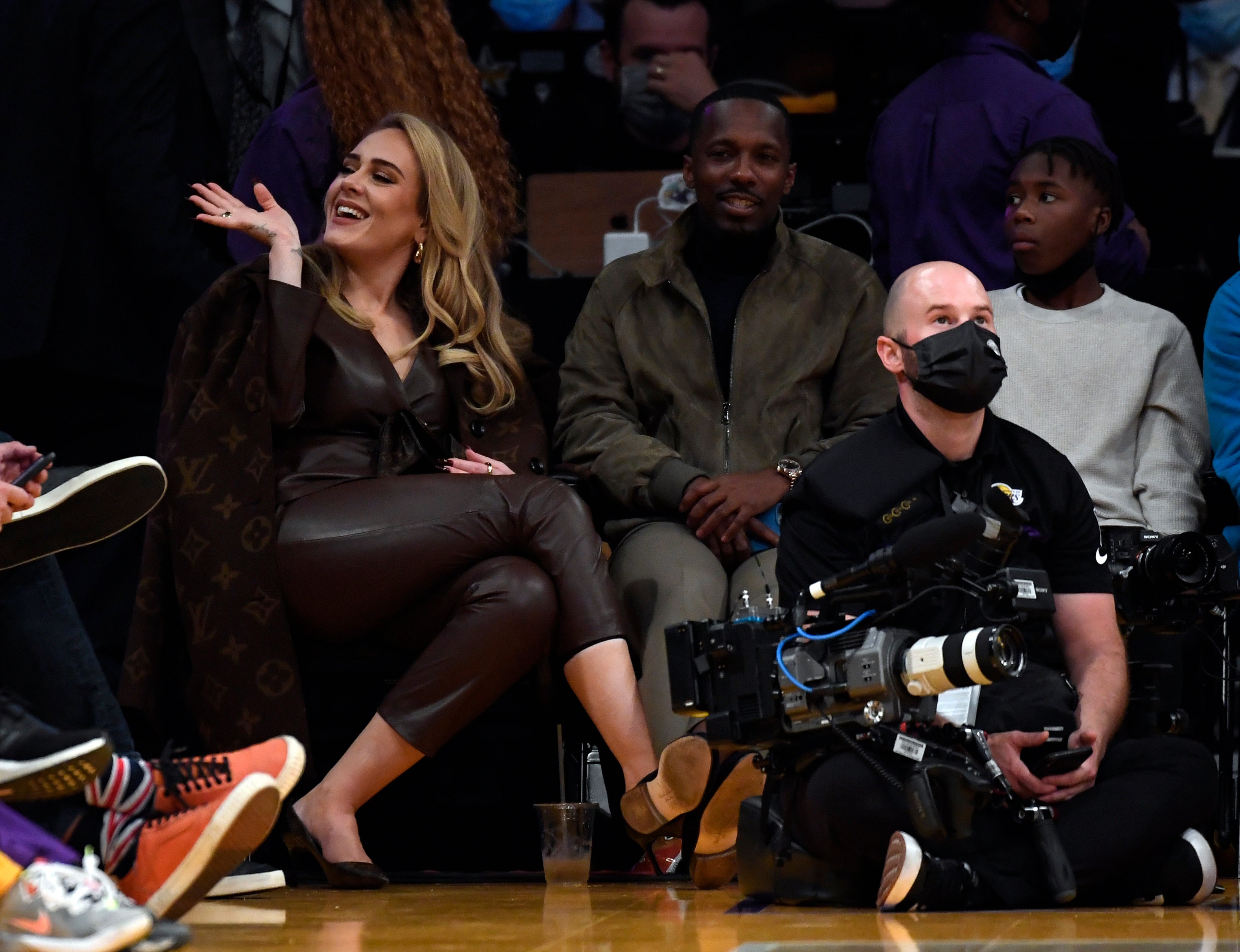 Adele en un juego de la NBA en octubre con su pareja Rich Paul