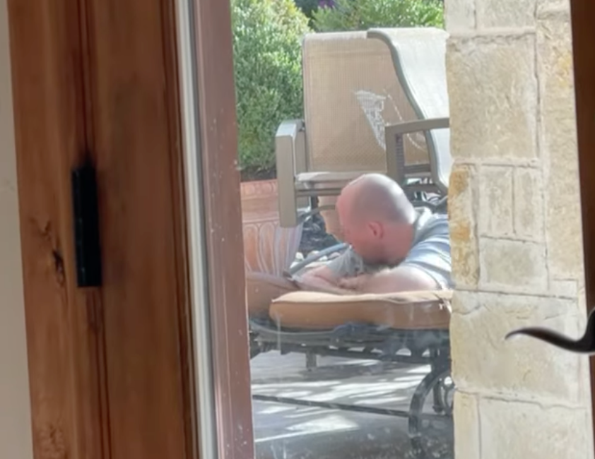 Influencer borra video de esposo llorando después de lluvia de críticas