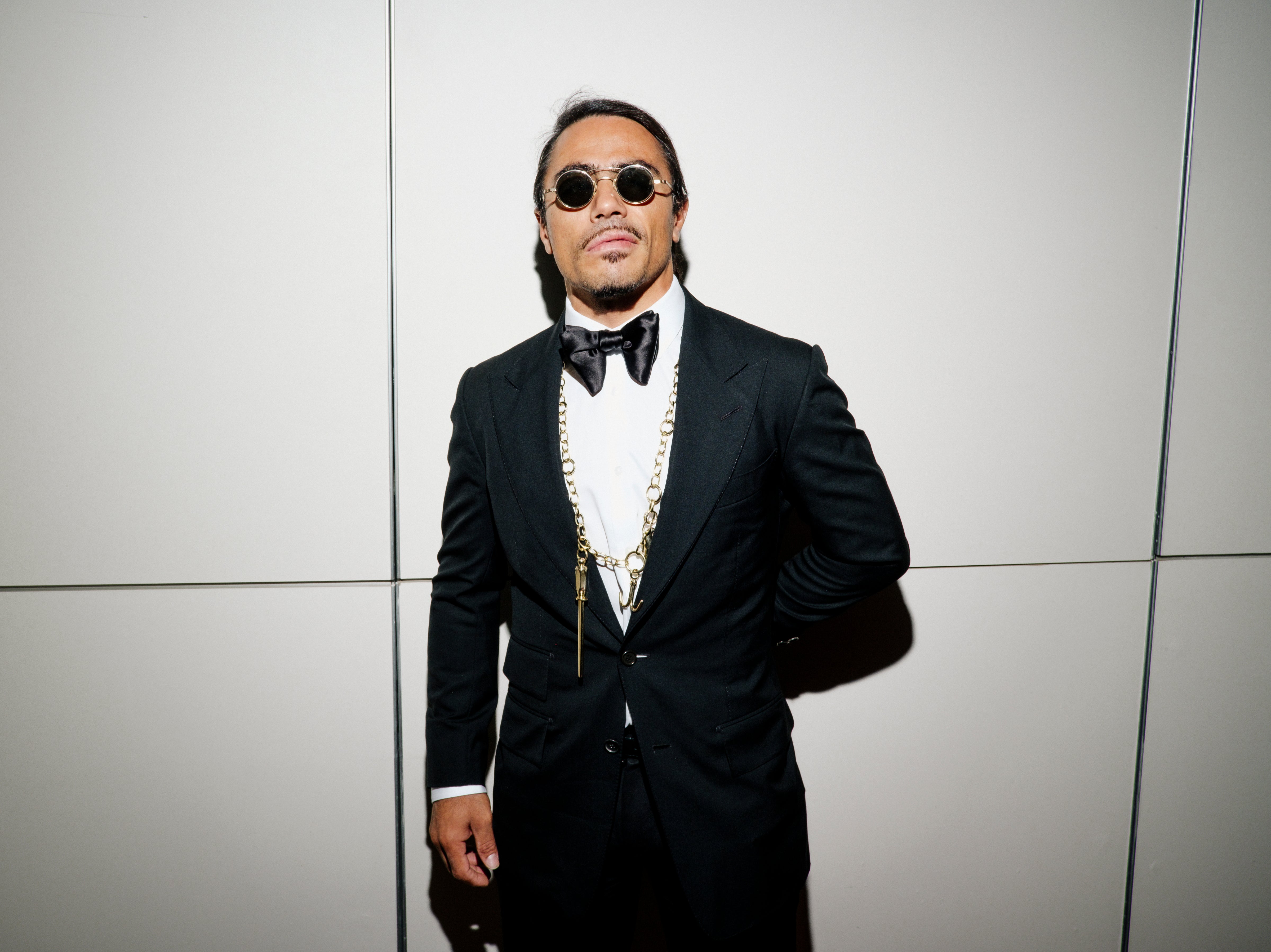 Restaurante de Salt Bae en Londres recibe críticas brutales: “Mis evacuaciones ni siquiera fueron doradas”