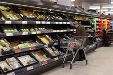 Continúa escasez de analgésicos y papas fritas en tiendas del Reino Unido en medio de la crisis de suministro mundial