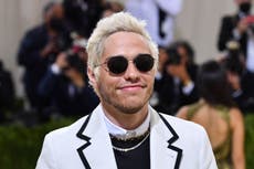 Pete Davidson se sincera sobre su vida amorosa y revela sus “red flags”