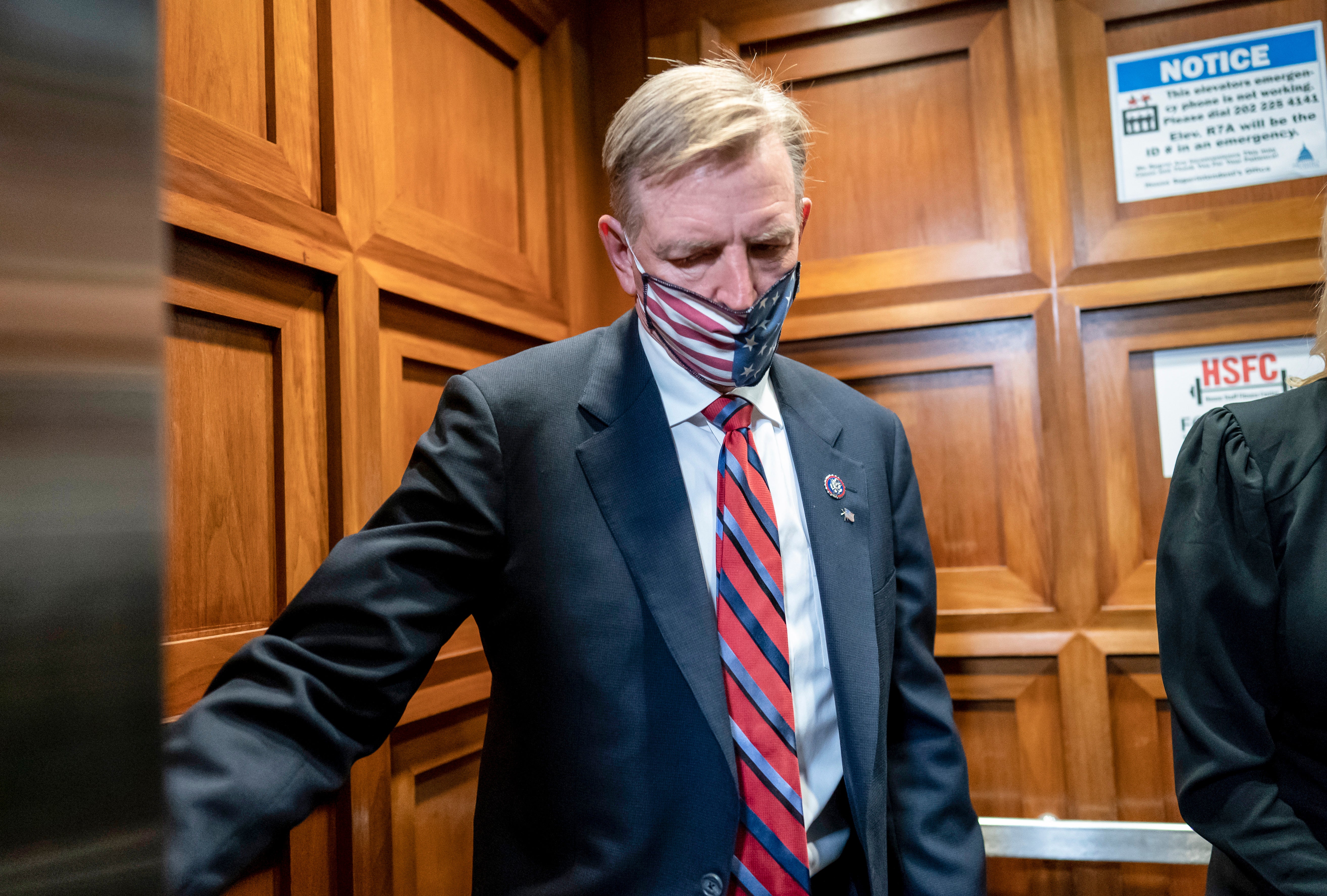 Paul Gosar es censurado por vídeo donde asesina a AOC y se compara con Alexander Hamilton