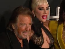 Lady Gaga reclama a fotógrafo que hizo que Al Pacino se quitara las gafas en alfombra roja de ‘House of Gucci’