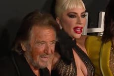 Lady Gaga reclama a fotógrafo que hizo que Al Pacino se quitara las gafas en alfombra roja de ‘House of Gucci’