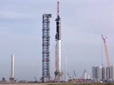SpaceX construye la plataforma de lanzamiento de la Starship antes de su primer lanzamiento en órbita