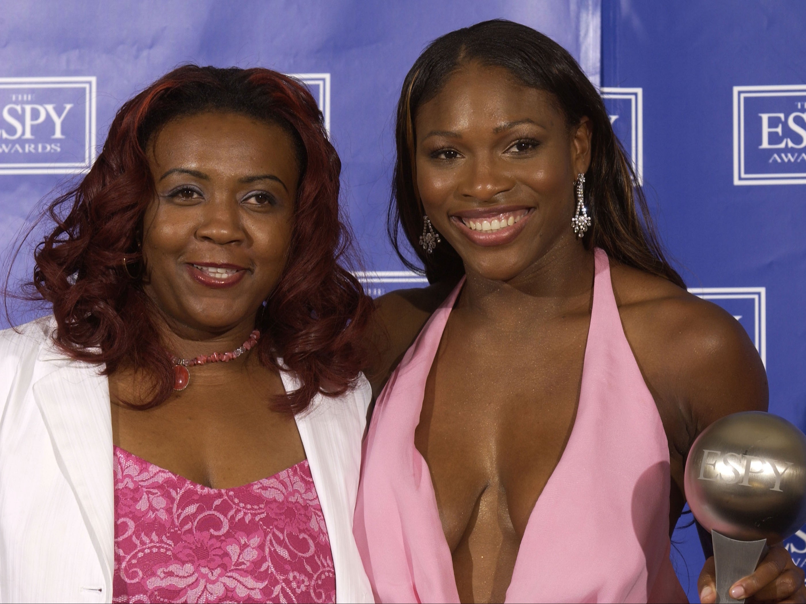Yetunde Price y Serena Williams durante los Premios ESPY del 2003 el 16 de julio del 2003 en Hollywood, California