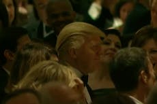 Trump estaba “furioso y fuera de sí” después de burlas de Obama por conspiración racista, afirma nuevo libro