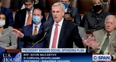 Kevin McCarthy divaga por 8 horas en la Cámara de Representantes y retrasa votación