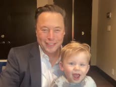 Hijo de Elon Musk, X AE A-Xii, hace una aparición durante la presentación de SpaceX