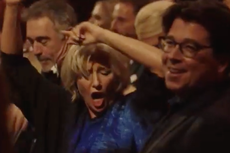 Espectadores de ‘An Audience with Adele’ reaccionan a Emma Thompson cuando bailó ‘Rolling in the Deep’