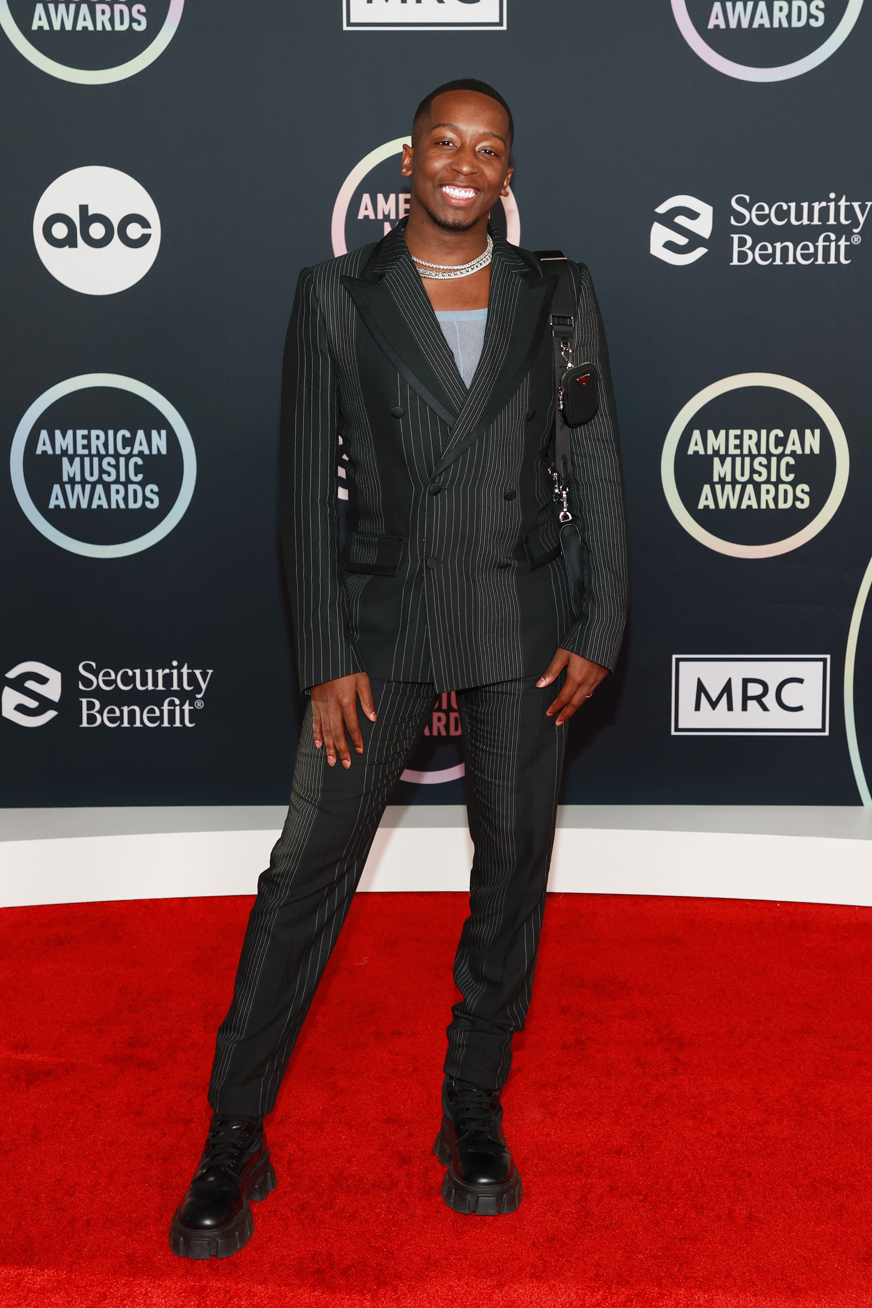 Markell Washington wears a double-breasted suit on the red carpet