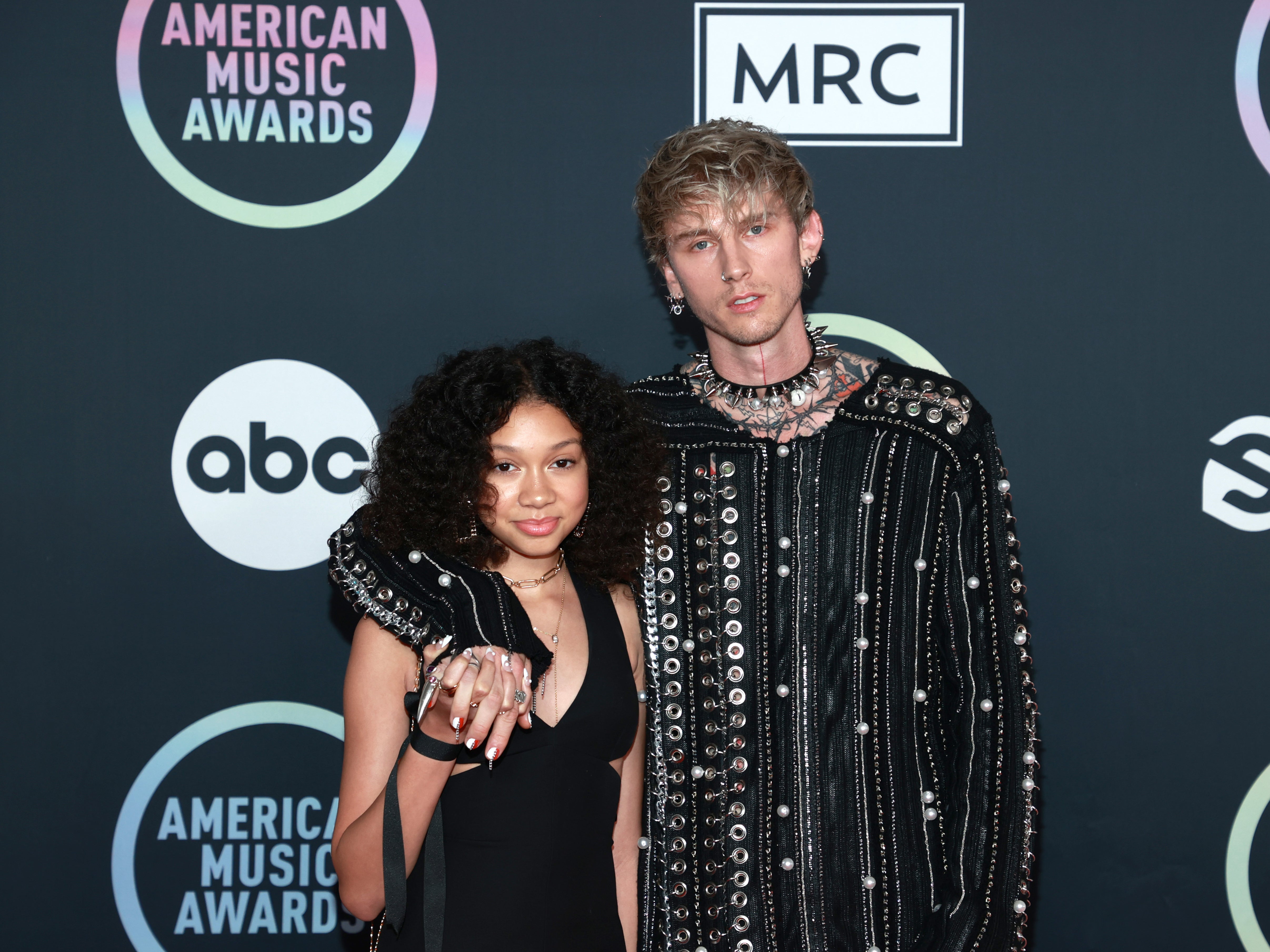Machine Gun Kelly y su hija Casie en los AMAs 2021: “Los más lindos”
