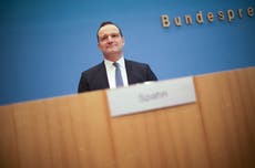 Ministro alemán advierte a la gente: Vacuna o COVID-19