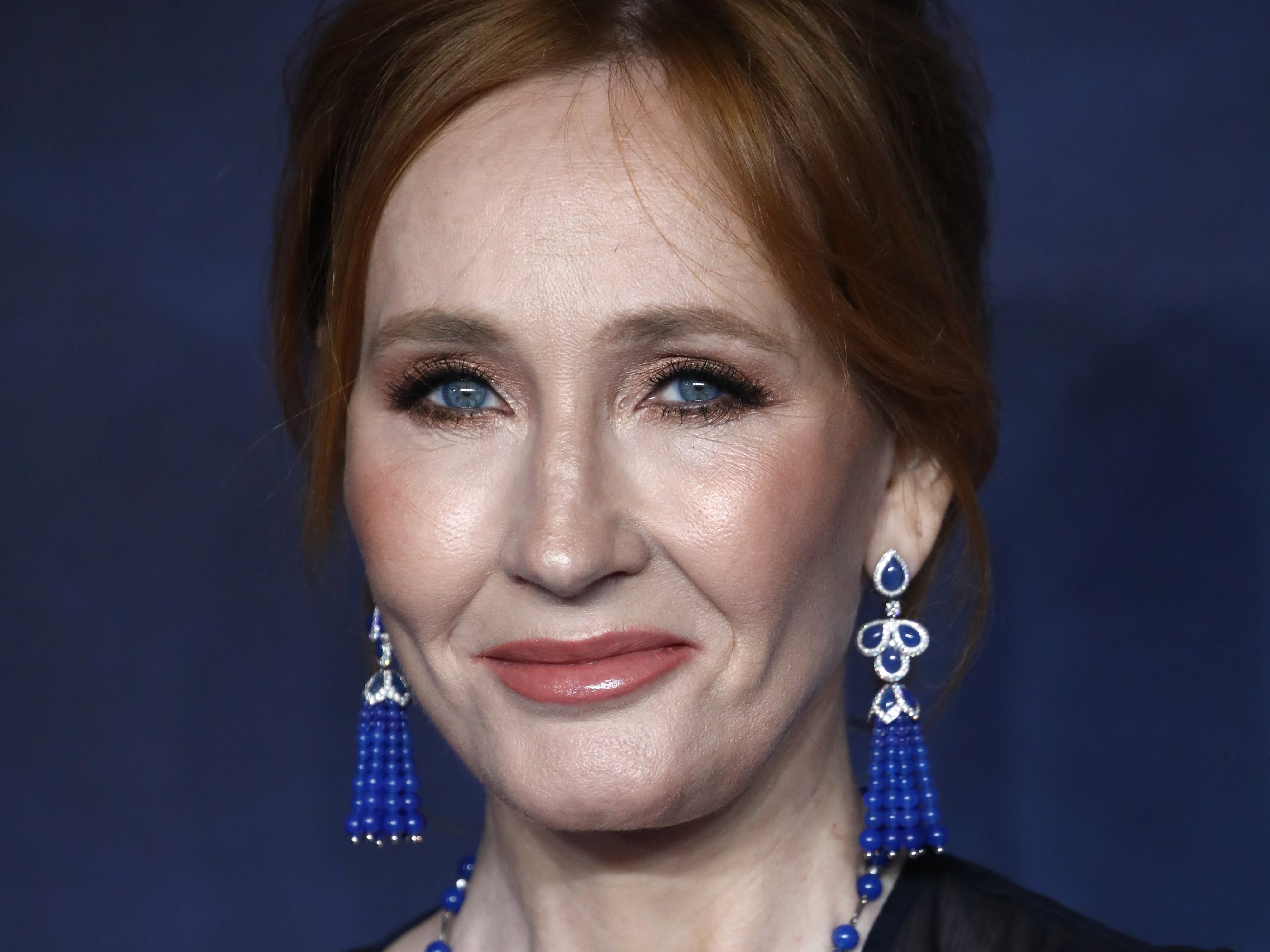 JK Rowling condena a “activistas” por filtrar la dirección de su casa en Twitter