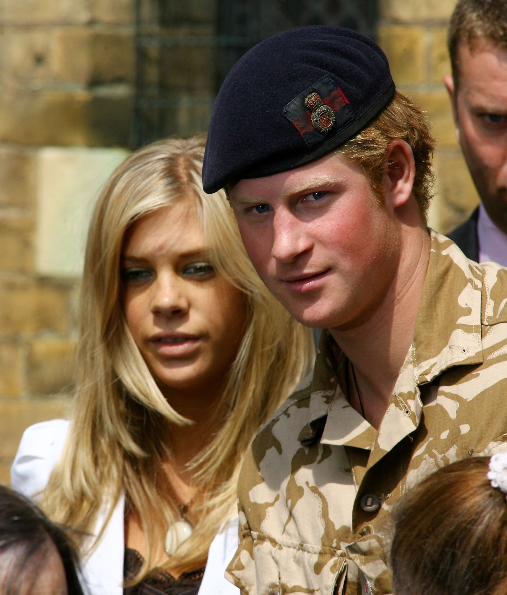 Chelsy con Harry en un servicio de conmemoración en Windsor en 2008
