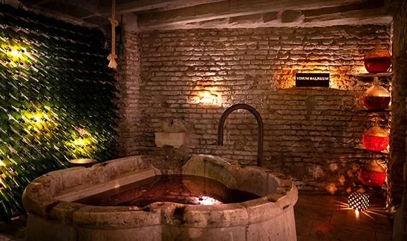 Se puede tomar un baño en el “baño de vino” de Aire