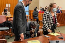 Exoneran a hombre condenado injustamente por violación de la autora de “The Lovely Bones”