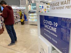 Gobierno EEUU pide a tribunal avalar orden de vacuna COVID