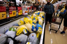 Sube gasto del consumidor en EEUU, pero también la inflación