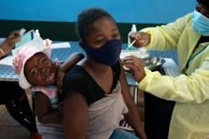 Detectan en Sudáfrica variante nueva de COVID-19 en repunte